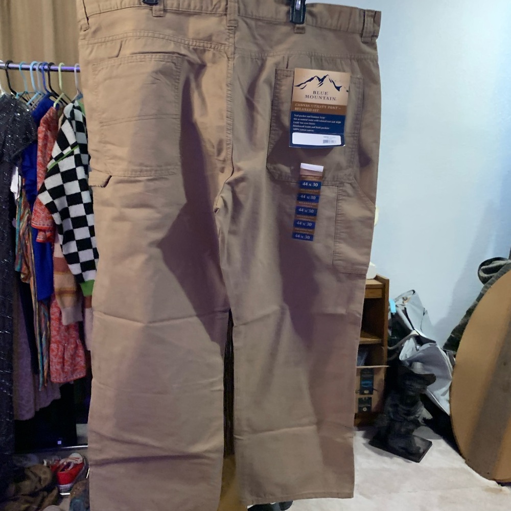 Men's Classic Brown Cargo Pants - Picture 2 of 3
